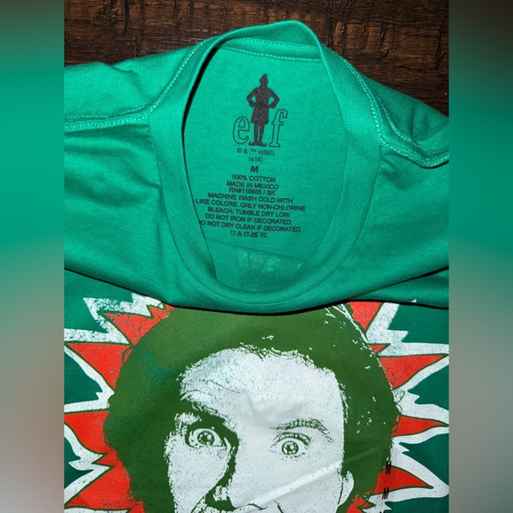 🎄NWOT! Buddy the Elf OMG Santa Tshirt - Picture 3 of 4